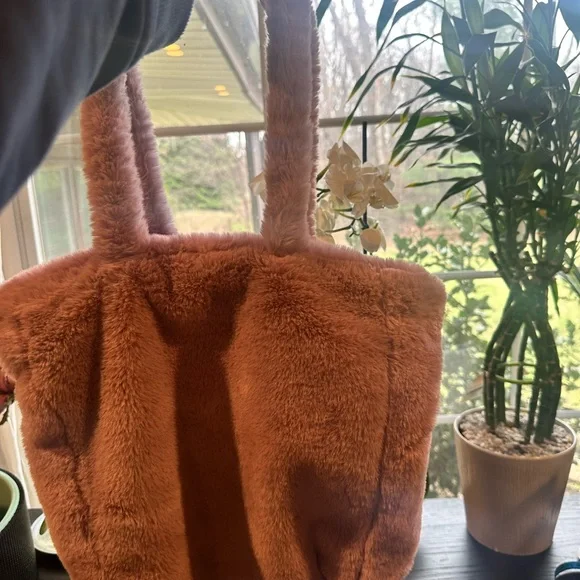 Lilac Faux Fur Tote Bag - Picture 2 of 6